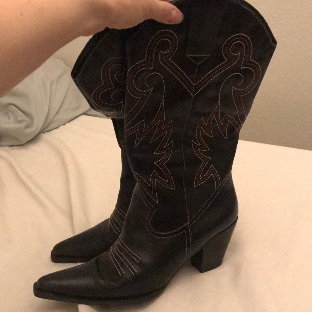 Ladies black cowboy boots size 7 1/2